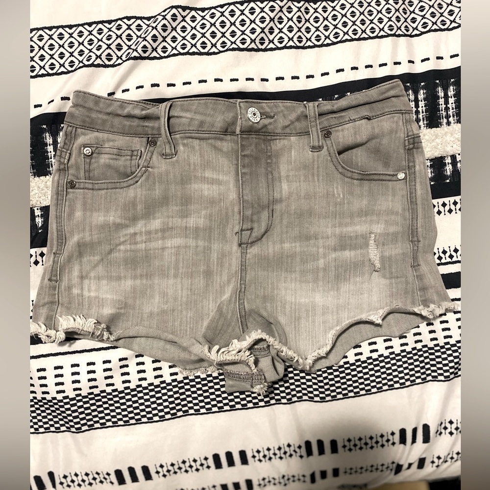 Celebrity Pink High waisted jean shorts in Light Gray